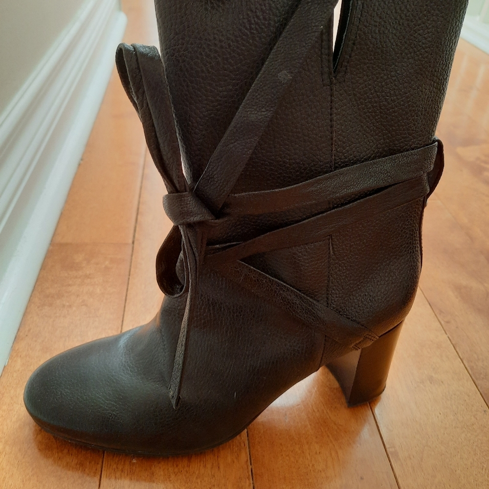 Italian high heel boots with straps
